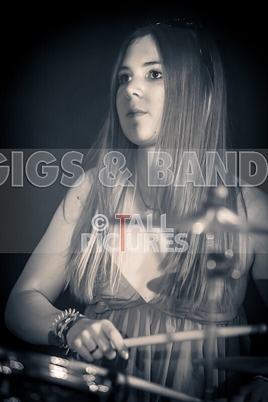 Bonnie and the Others-21 - BONNIE AND THE OTHERS