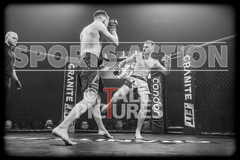 BOUT- 11 - James Jeune v Matt Iwon-22 - BOUT 11 - James Jeune v Matt Iwon