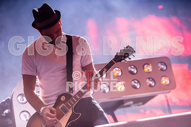 Chase  Status-51 - CHASE & STATUS