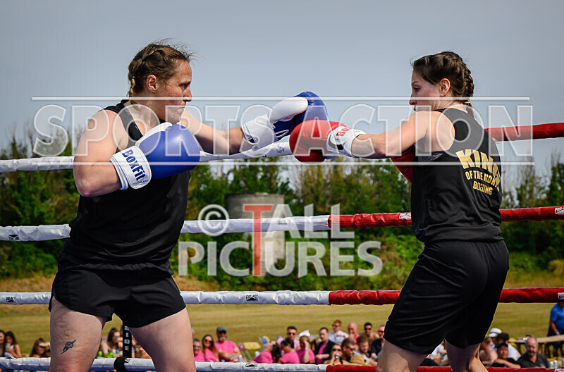 BOUT 1 - Emma the Mentalist Martin v Joanna the Hammer Wheatley-41 - BOUT 1 - Emma 'the Mentalist' Martin v Joanna 'the Hammer' Wheatley