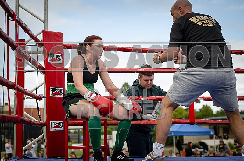 BOUT 9- Lauren Thunder Damage Hallett v Dee the Machine Marsden-18 - BOUT 9- Lauren 'Thunder Damage' Hallett v Dee 'the Machine' Marsden