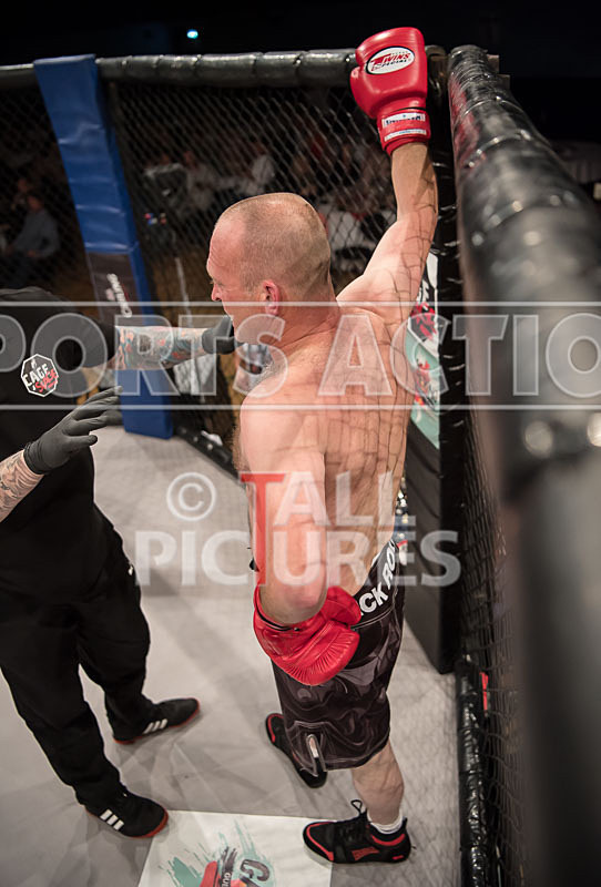 Matis Slomba v Shane Bentley-13 - BOUT 3 Matis Slomba v Shane Bentley