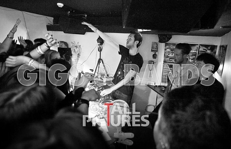 Calvin Harris-6 - CALVIN HARRIS