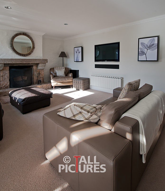 Multi-room Audio  Video-14 - TV LOUNGE