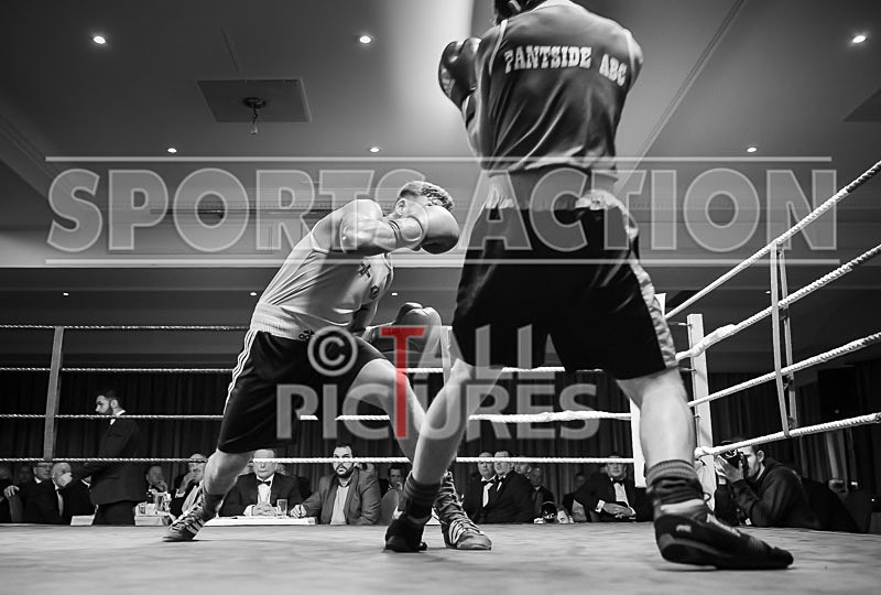 Bout 8_Billy Le Poullain v Philip Price-12 - BOUT 8_Billy Poullain v Phillip Price