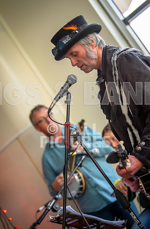 The Crowband-41 - THE ACOUSTIC CAFE