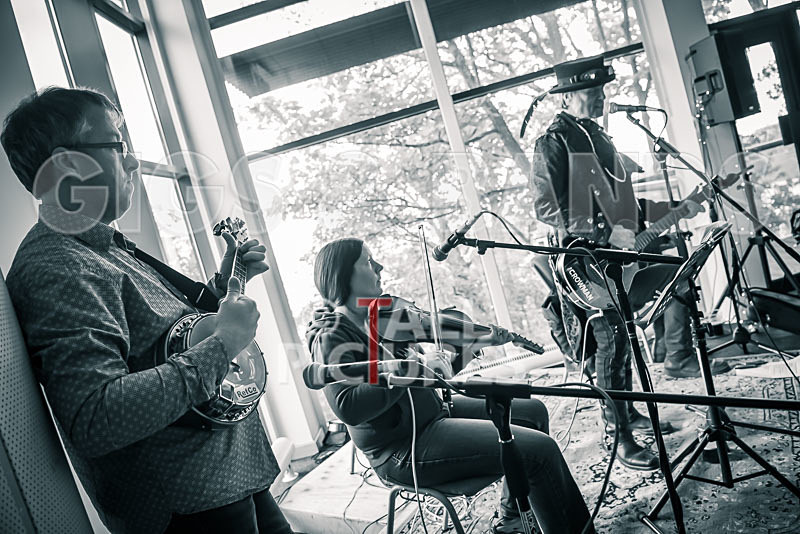 The Crowband-45 - THE ACOUSTIC CAFE