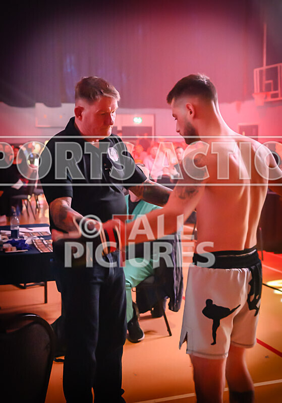 BOUT- 11 - James Jeune v Matt Iwon-3 - BOUT 11 - James Jeune v Matt Iwon