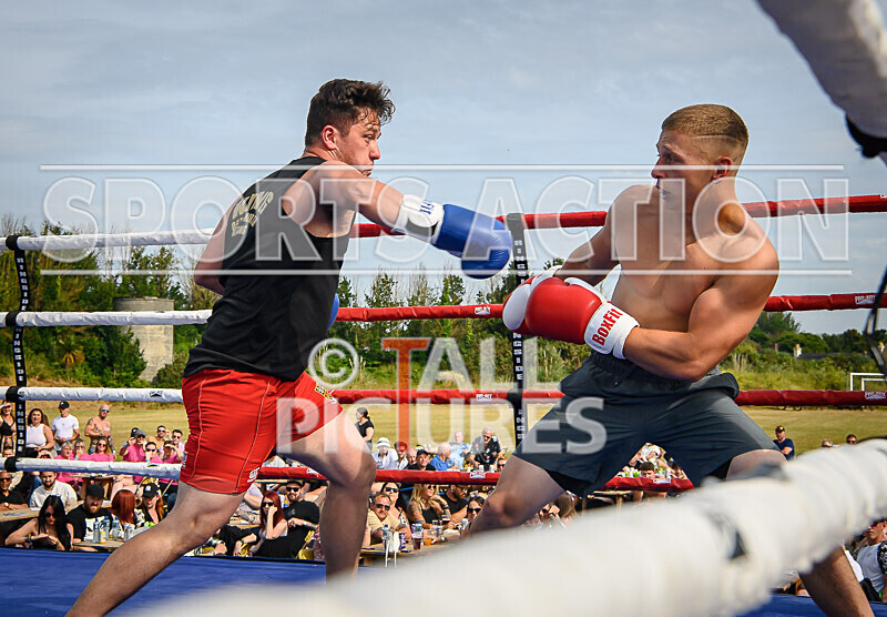 BOUT 4 - Sam Kamikazae Kissack v Charlie White-38 - BOUT 4 - Sam 'Kamikazae' Kissack v Charlie White