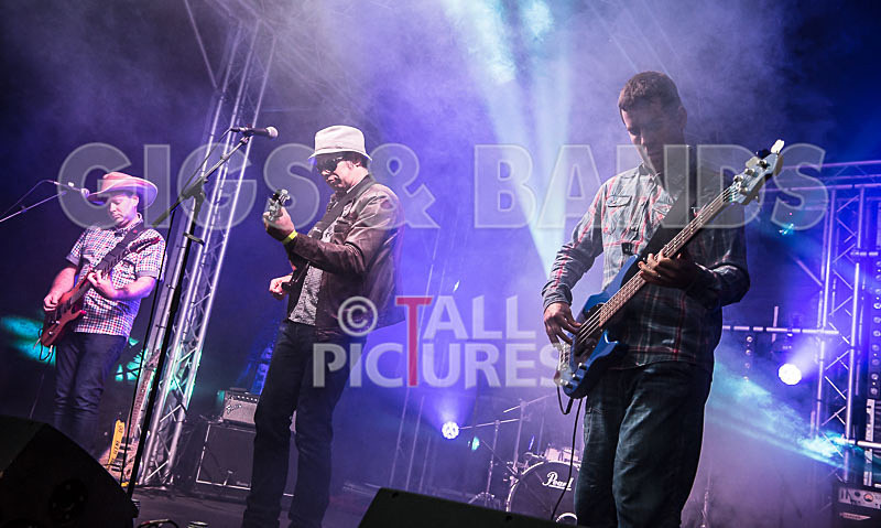 J-C The Looney Tunes Band-4 - J-C & THE LOONEY TUNES BAND