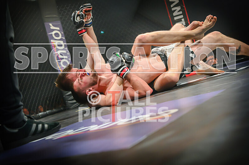 BOUT- 11 - James Jeune v Matt Iwon-60 - BOUT 11 - James Jeune v Matt Iwon