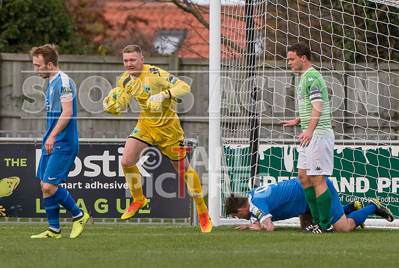 GFC v Shoreham_18-11-2017-13 - GUERNSEY FC v SHOREHAM