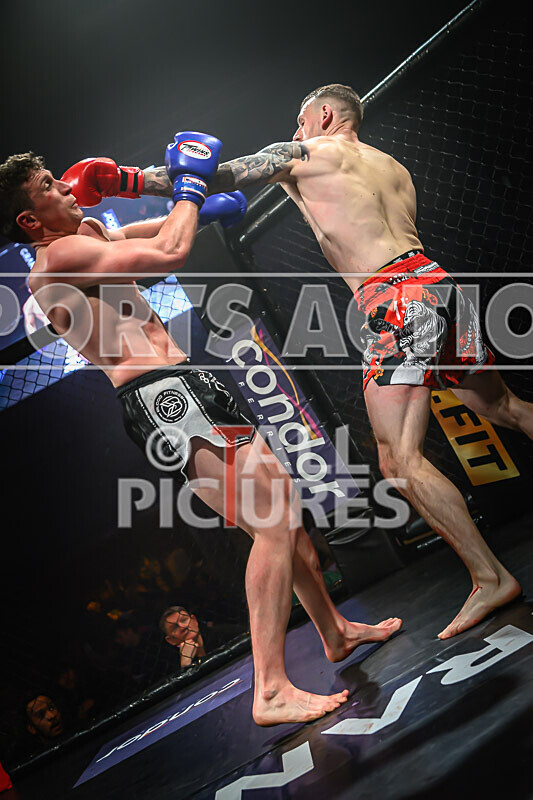 BOUT- 10 - Johan Pols v Ralph Pickering-43 - BOUT 10 - Johan Pols v Ralph Pickering