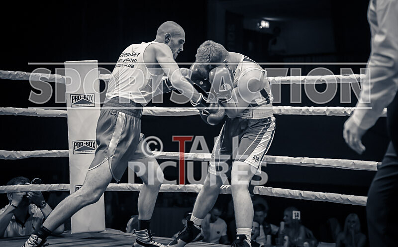 BOUT 9- Cameron Hards v Alex Sanderson-33 - BOUT 9: Cameron Hards v Alex Sanderson