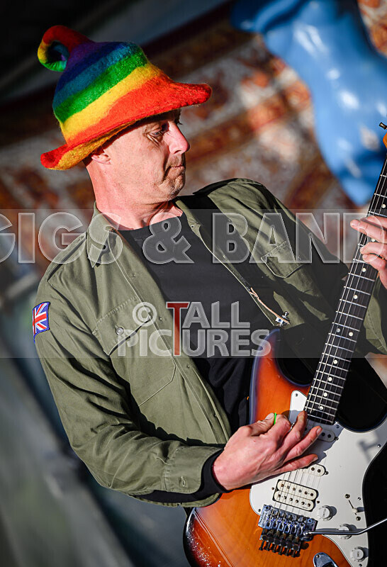 The Bensons-77 - THE BENSONS