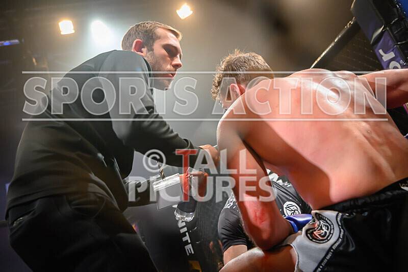 BOUT- 10 - Johan Pols v Ralph Pickering-26 - BOUT 10 - Johan Pols v Ralph Pickering