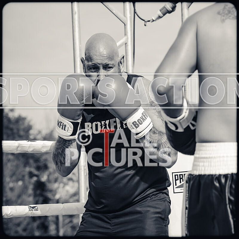 BOUT 5 - Martin the Swinger Budge v Wayne the Renegade Ogier-32 - BOUT 5 - Martin 'the Swinger' Budge v Wayne 'the Renegade' Ogier