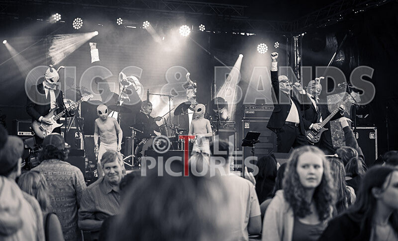 The Bensons-7 - THE BENSONS