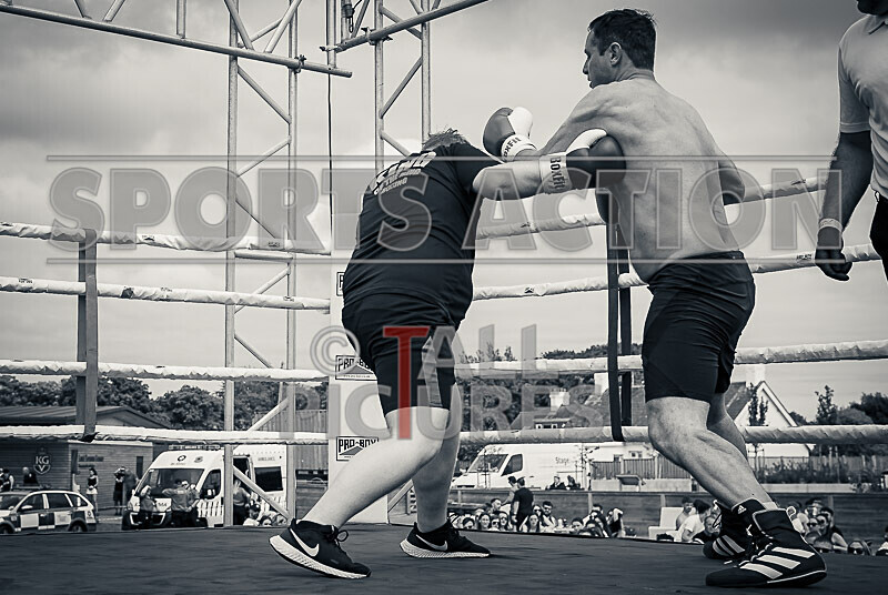 BOUT 4- Rollo 9 and a Half Digits v Tony Foxey Fox-32 - BOUT 4- Rollo '9 and a Half Digits' v Tony 'Foxey' Fox