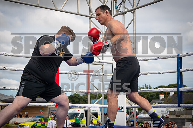 BOUT 4- Rollo 9 and a Half Digits v Tony Foxey Fox-11 - BOUT 4- Rollo '9 and a Half Digits' v Tony 'Foxey' Fox