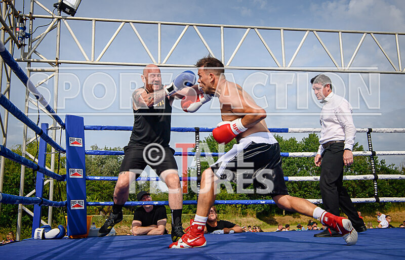 BOUT 5 - Martin the Swinger Budge v Wayne the Renegade Ogier-10 - BOUT 5 - Martin 'the Swinger' Budge v Wayne 'the Renegade' Ogier