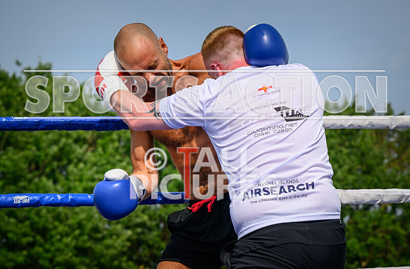 BOUT 3 - Dangerous Dan Cavanagh v Tim Scrappy Doo Rogers-20 - BOUT 3 - 'Dangerous' Dan Cavanagh v Tim 'Scrappy Doo' Rogers