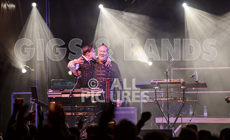 Fade2Grey-453 - FADE2GREY