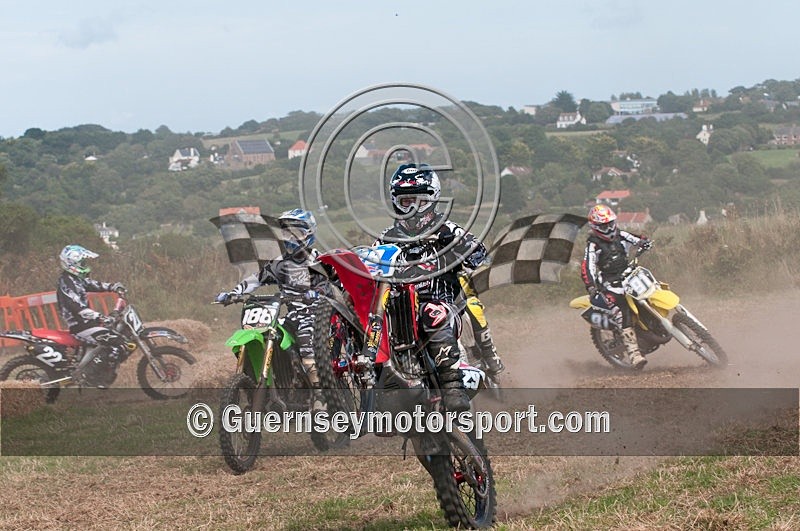 Hogwash_09-20 - HOGWASH 2009 - SCENE