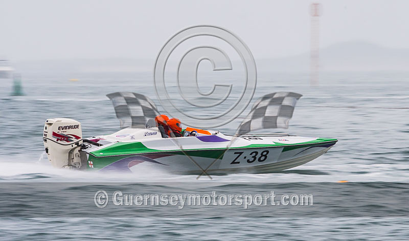 Powerboats_08-10-2016-70 - GPA STANLEY GIBBONS SERIES_RACE-9