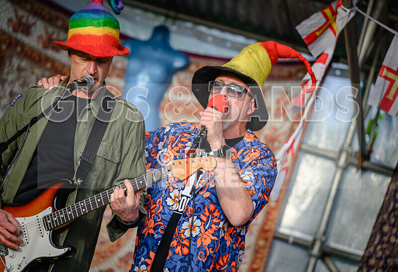 The Bensons-62 - THE BENSONS