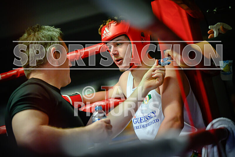 BOUT- 5_Ethan Le Moignan v Adrian Salmonowicz-25 - BOUT 5_Ethan Le Moignan v Adrian Salmonowicz