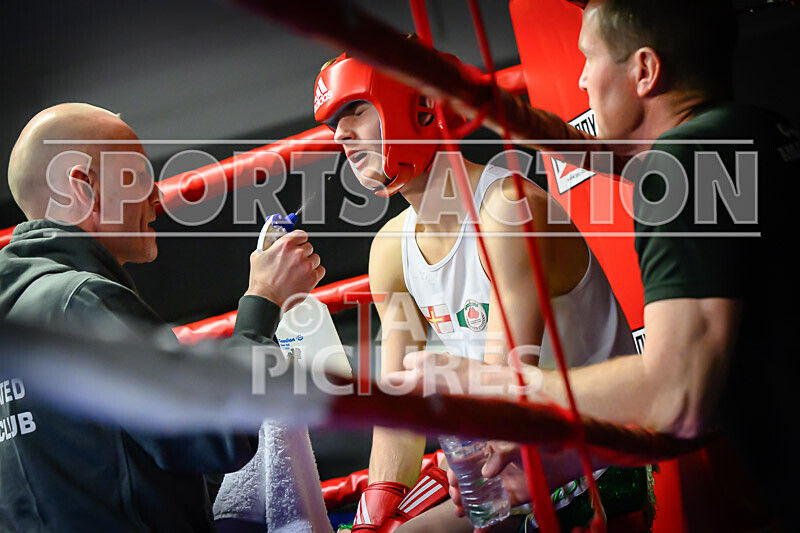 BOUT- 5 - Arnie Watson v Ryan Henry-14 - BOUT 5 - Arnie Watson v Ryan Henry