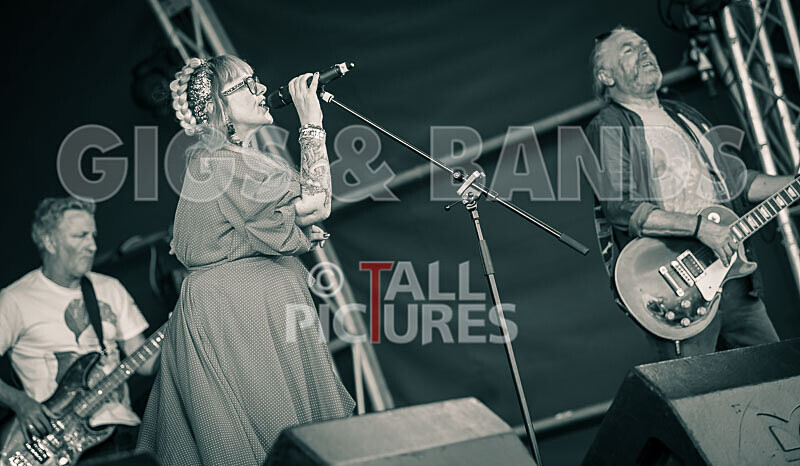 The Sacred Hearts-92 - THE SACRED HEARTS