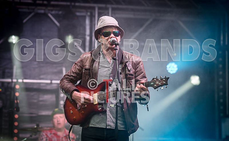 J-C  The Looney Tunes Band-2 - J-C & THE LOONEY TUNES BAND