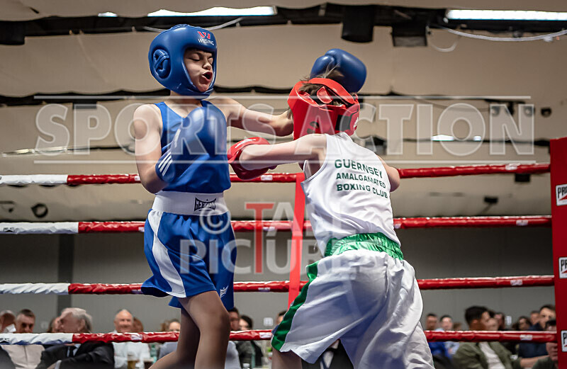 BOUT 1 - Liam Duff v Oliver McKenzie-22 - BOUT 1 - Liam Duff v Oliver McKenzie