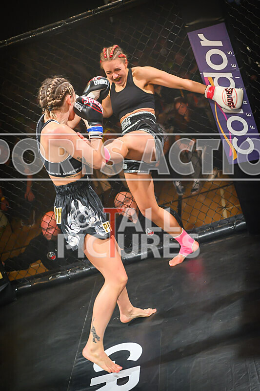 BOUT- 9 - Laura Douglas v Georgia Blumsom-77 - BOUT 9 - Laura Douglas v Georgia Blumsom