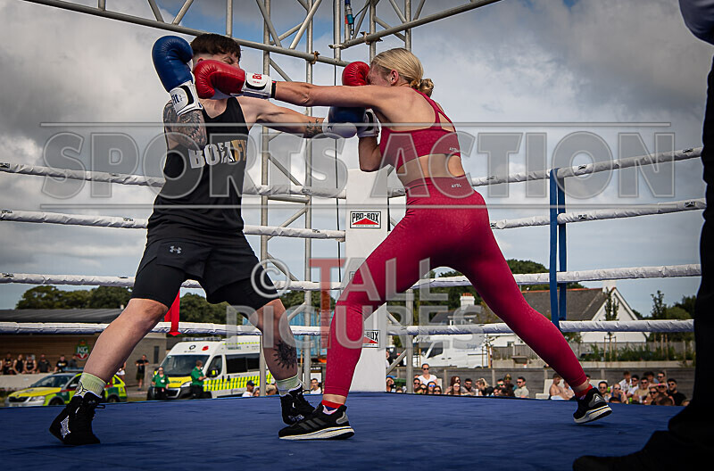 BOUT 5- Leonie Chardonnay Pike v Ellie Rocky Robinson-52 - BOUT 5- Leonie 'Chardonnay' Pike v Ellie 'Rocky' Robinson
