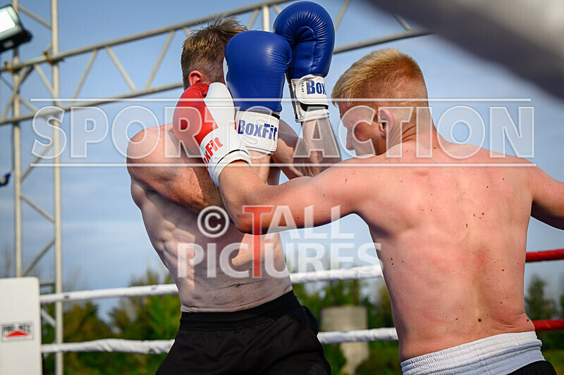 BOUT 8 - Mark Butterwork v Marvelous Modris Kononovs-26 - BOUT 8 - Mark Butterwork v 'Marvelous' Modris Kononovs