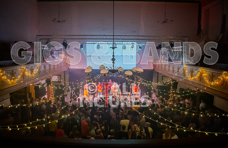 Buffalo Huddleston-600 - BUFFALO HUDDLESTON