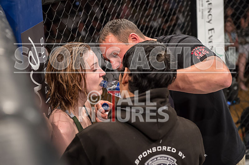 Stephanie Douglas v Lauren Sillence-21 - BOUT 6