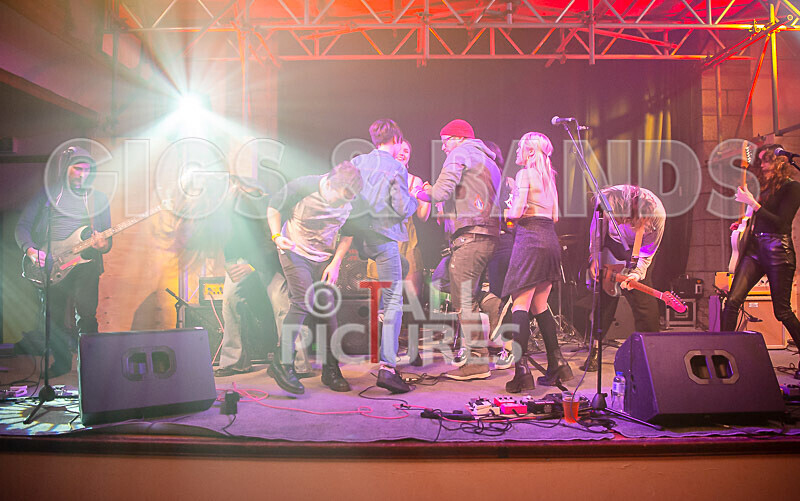 Beach Riot-80 - BEACH RIOT