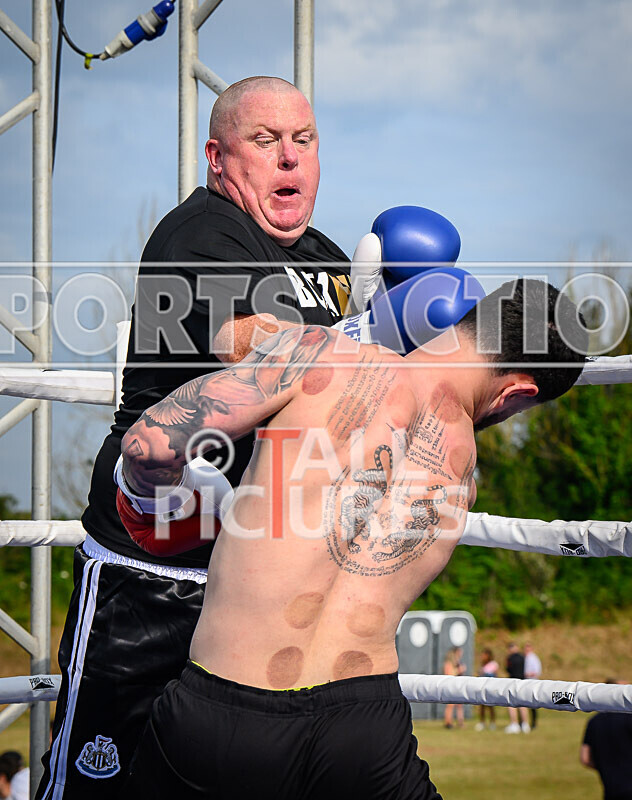 BOUT 6 - Keith the Terror of Tyneside v Sisco El Diablo Freitas-29 - BOUT 6 - Keith 'the Terror of Tyneside' v Sisco 'El Diablo' Freitas