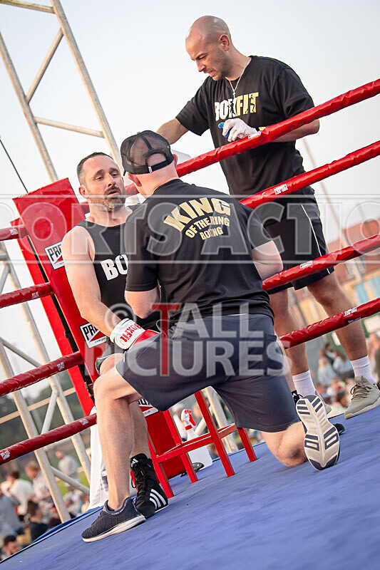 BOUT 15 - Alec -the Bomber- Bailey v Owen Poynder-23 - BOUT 15 - Alec 'the Bomber' Bailey v Owen Poynder