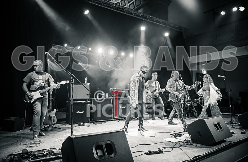 The Sacred Hearts-12 - THE SACRED HEARTS