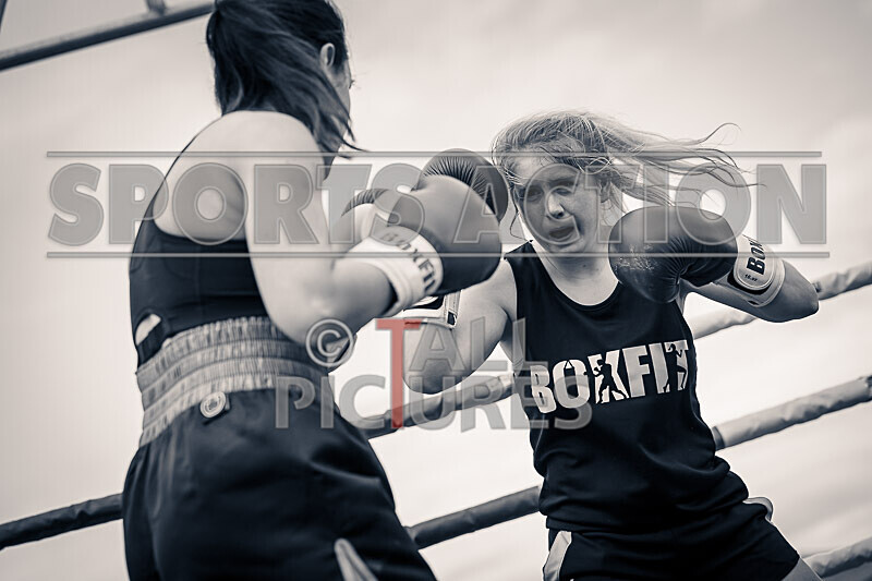 BOUT 9- Lauren Thunder Damage Hallett v Dee the Machine Marsden-6 - BOUT 9- Lauren 'Thunder Damage' Hallett v Dee 'the Machine' Marsden