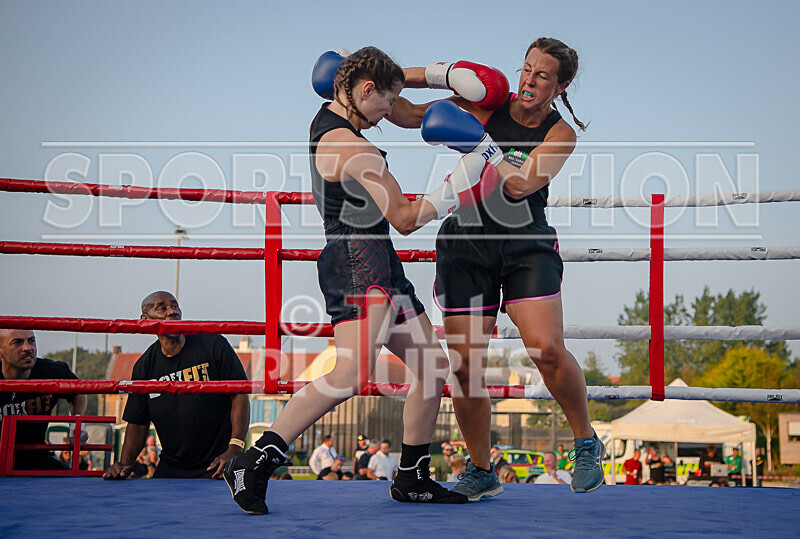 BOUT 13 - Jo -the Hammer- Wheatley v Fran -the Force- Field-41 - BOUT 13 - Jo 'the Hammer' Wheatley v Fran 'the Force' Field