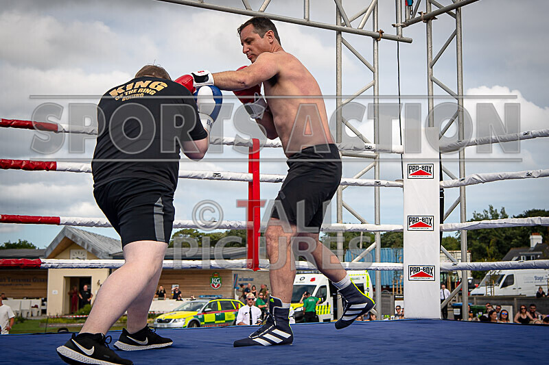 BOUT 4- Rollo 9 and a Half Digits v Tony Foxey Fox-9 - BOUT 4- Rollo '9 and a Half Digits' v Tony 'Foxey' Fox