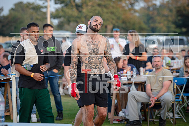 BOUT 14 - Koen -Kraken- Le Prevost v Lewis Bourgaize-4 - BOUT 14 - Koen 'Kraken' Le Prevost v Lewis Bourgaize