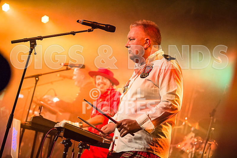 Fade2Grey-395 - FADE2GREY