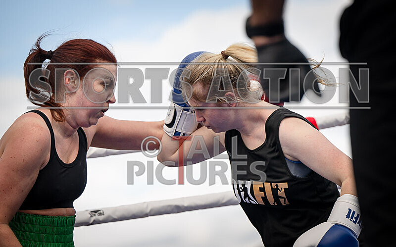 BOUT 9- Lauren Thunder Damage Hallett v Dee the Machine Marsden-5 - BOUT 9- Lauren 'Thunder Damage' Hallett v Dee 'the Machine' Marsden